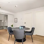 Downtown Modern - Two Bedrooms! Bergen