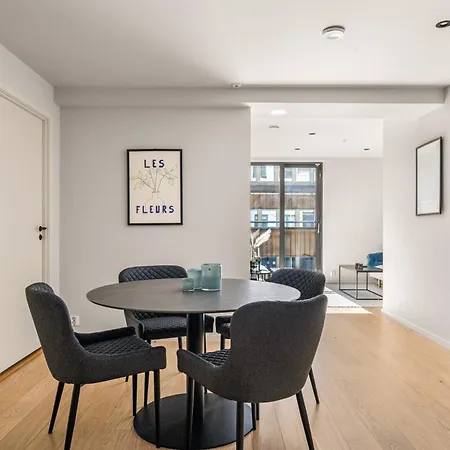 Downtown Modern - Two Bedrooms! 公寓 *