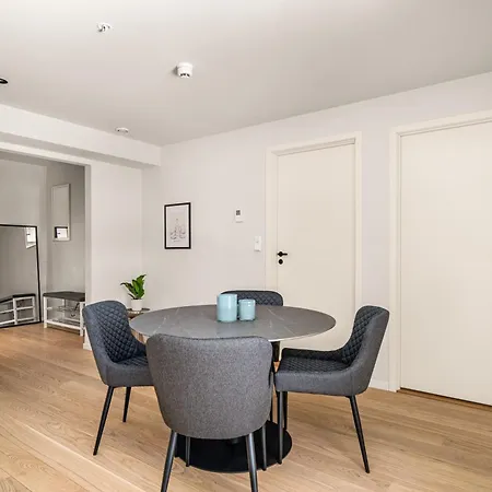 Downtown Modern - Two Bedrooms! 卑爾根