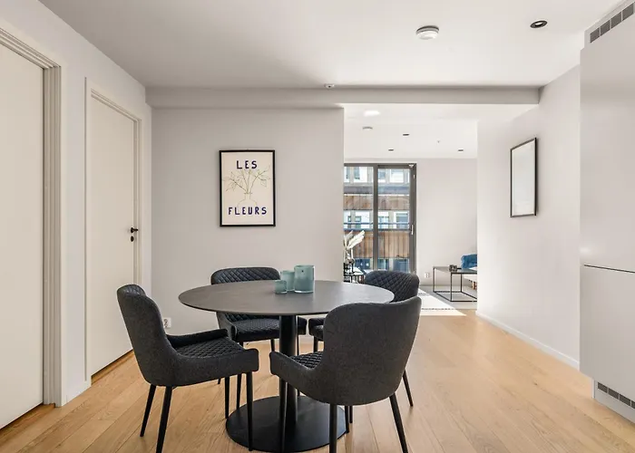 Downtown Modern - Two Bedrooms! 公寓 *